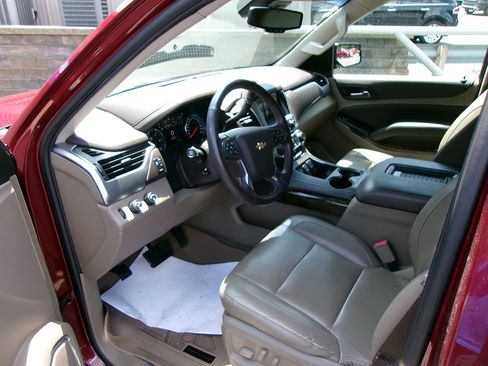 Used 2017 Chevrolet Tahoe LT w/ LT Signature Package image 14