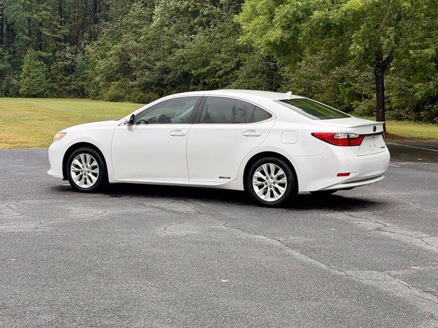 Used 2013 Lexus ES 300h w/ Luxury Pkg FWD image 4