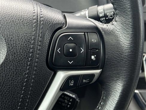 Used 2018 Toyota Sienna XLE image 22