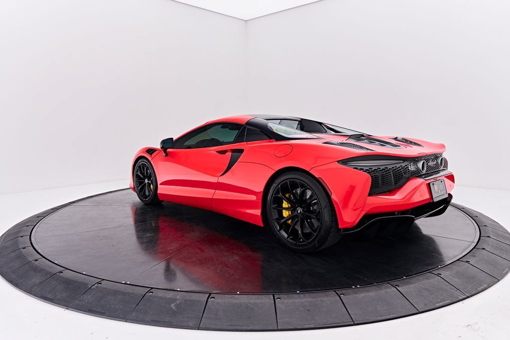 Used 2025 McLaren Artura Spider RWD image 16