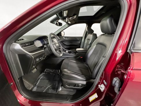 Used 2023 Jeep Grand Cherokee Altitude image 20