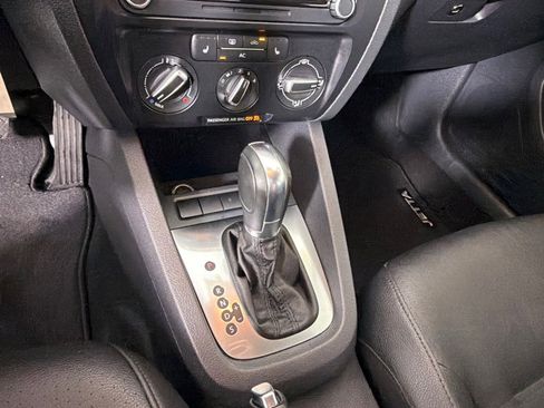 Used 2012 Volkswagen Jetta SE FWD image 18
