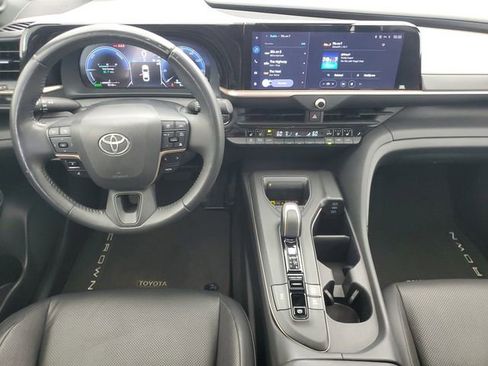 Used 2023 Toyota Crown Limited image 16