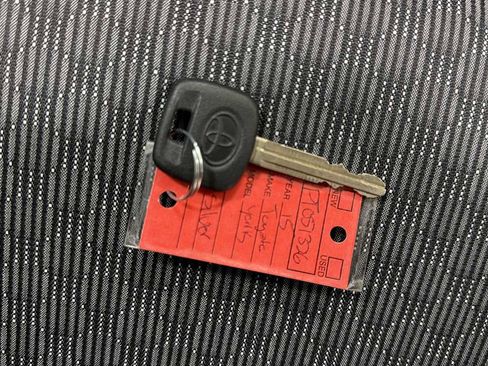 Used 2015 Toyota Yaris L image 29