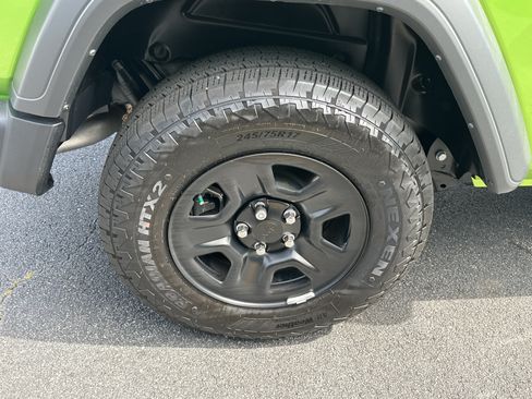 Used 2025 Jeep Wrangler Sport AWD/4WD image 19