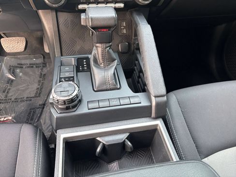 Used 2025 Toyota Tacoma TRD Off-Road AWD/4WD image 40