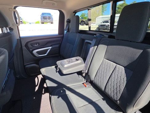 Used 2017 Nissan Titan SV RWD image 18