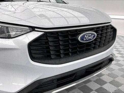 Certified 2025 Ford Escape SE FWD image 28