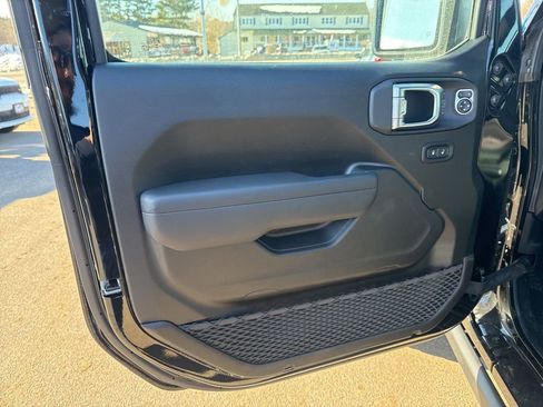 New 2026 Jeep Wrangler Unlimited Rubicon w/ Technology Group image 20