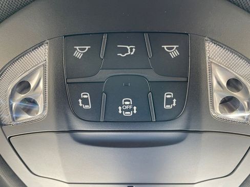 Used 2026 Chrysler Voyager LX FWD image 7