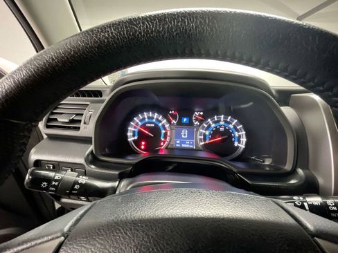 Used 2018 Toyota 4Runner SR5 Premium image 11