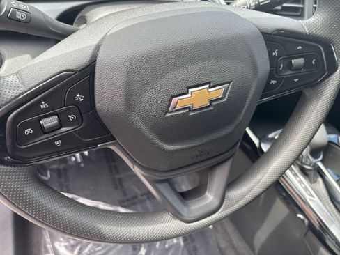 Used 2025 Chevrolet Trax LT FWD image 26