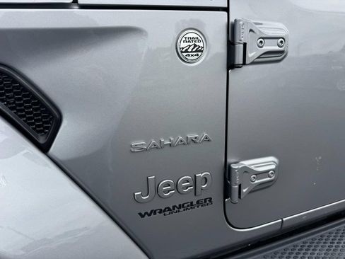 Used 2020 Jeep Wrangler Unlimited Sahara AWD/4WD image 9