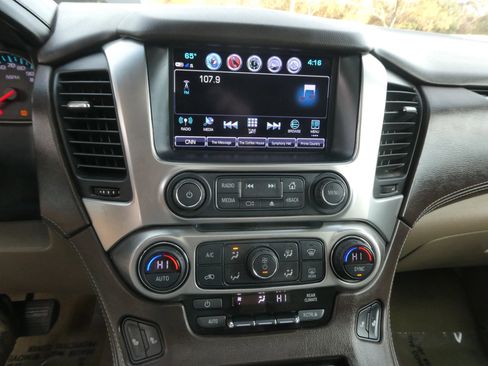 Used 2018 Chevrolet Suburban LT image 22