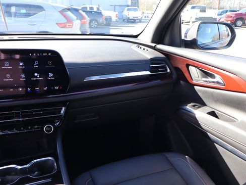 Certified 2024 Chevrolet Traverse Z71 image 13