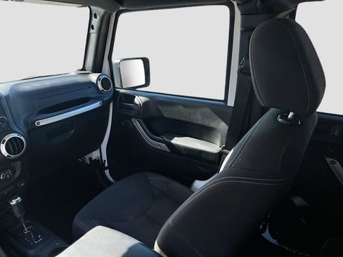 Used 2018 Jeep Wrangler Unlimited Sahara AWD/4WD image 20