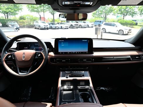 Used 2026 Lincoln Aviator Reserve AWD/4WD image 45