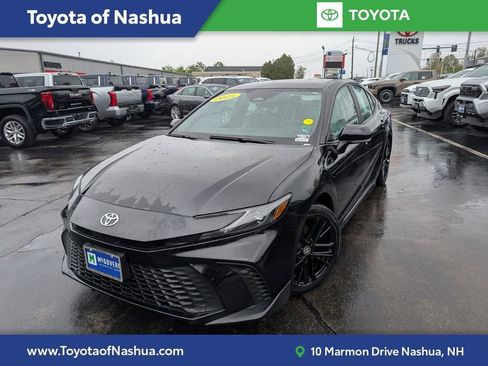 Used 2025 Toyota Camry SE w/ Convenience Package FWD image 1