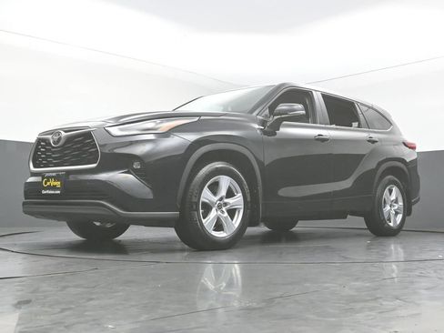 Used 2021 Toyota Highlander LE AWD/4WD image 49