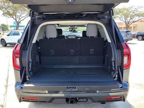 New 2025 Ford Expedition Active image 9