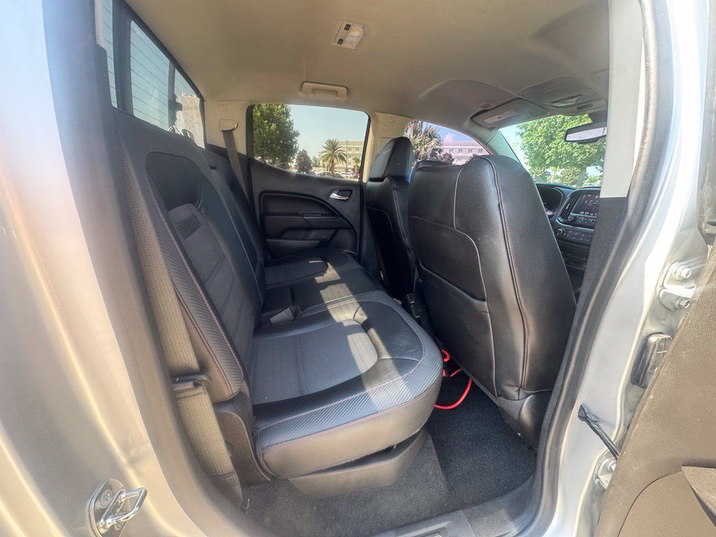 Used 2016 GMC Canyon SLE w/ All Terrain Package AWD/4WD image 12