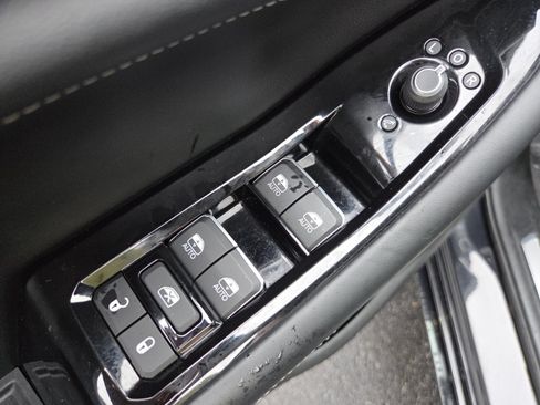 Used 2022 Jeep Grand Cherokee Overland AWD/4WD image 34