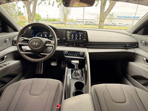 Used 2025 Hyundai Elantra Sport image 26