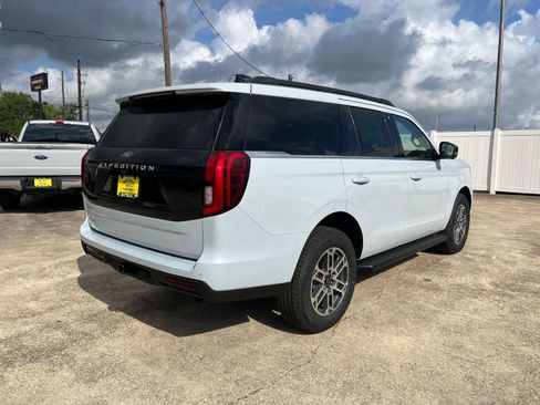 New 2026 Ford Expedition Active RWD image 3
