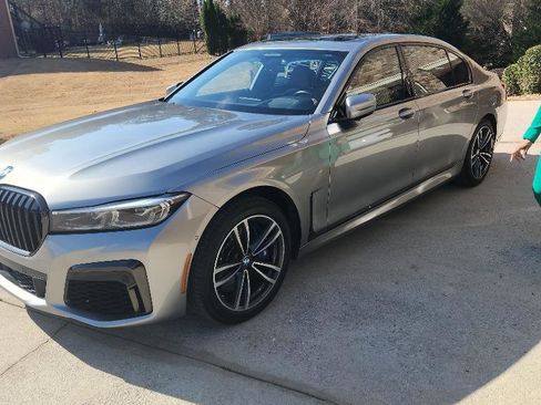 Used 2022 BMW 750i xDrive w/ Executive Package image 11