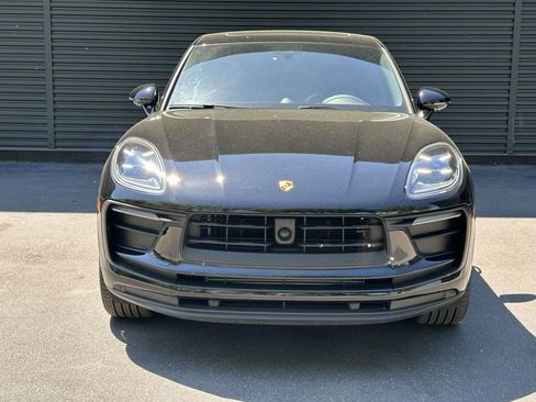 Certified 2026 Porsche Macan AWD/4WD image 8