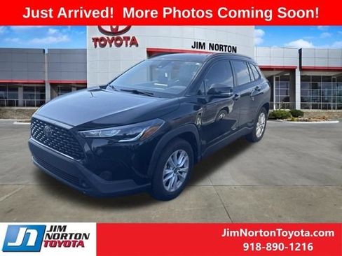 Used 2022 Toyota Corolla Cross LE FWD image 2