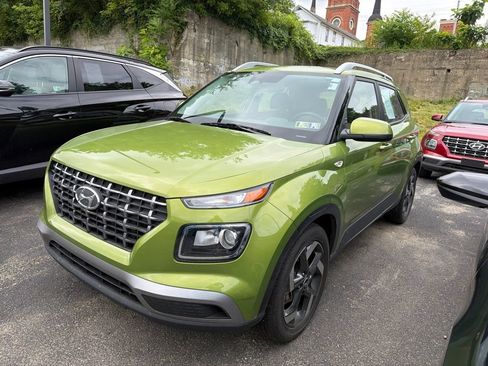 Used 2024 Hyundai Venue SEL FWD image 3