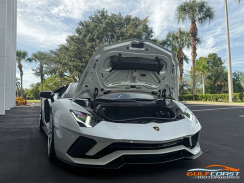 Used 2018 Lamborghini Aventador S image 38