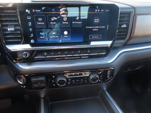 Used 2025 Chevrolet Silverado 2500 High Country image 33