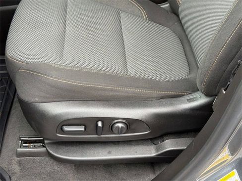 Used 2020 Chevrolet Traverse LT image 23