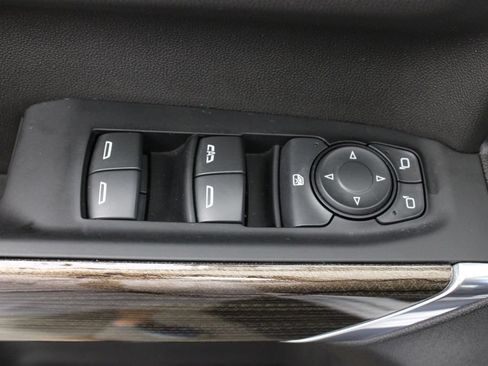 Used 2021 Chevrolet Silverado 1500 LT Trail Boss w/ Bed Protection Package AWD/4WD image 17