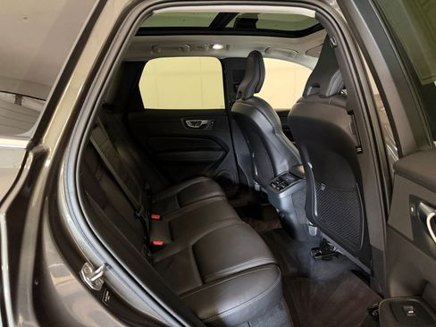 Used 2022 Volvo XC60 B5 Inscription w/ Advanced Package AWD/4WD image 32