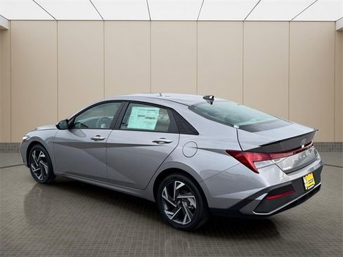 New 2025 Hyundai Elantra SEL image 4
