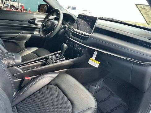 Certified 2025 Jeep Compass Latitude w/ Altitude Special Edition image 32