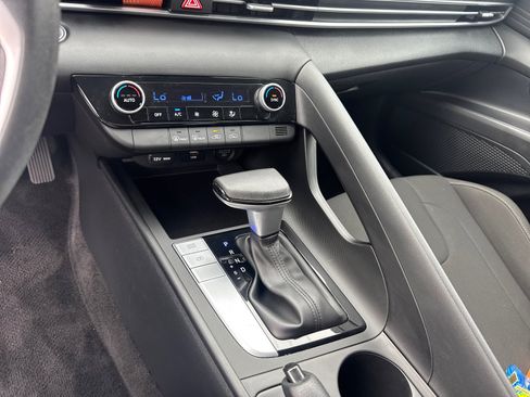 Used 2023 Hyundai Elantra SEL image 30