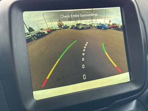 Used 2023 Jeep Renegade Limited image 21