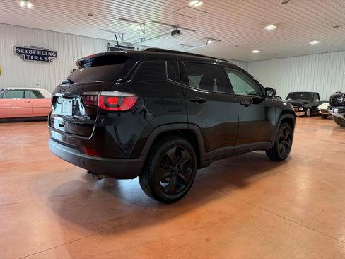 Used 2019 Jeep Compass Latitude FWD image 10