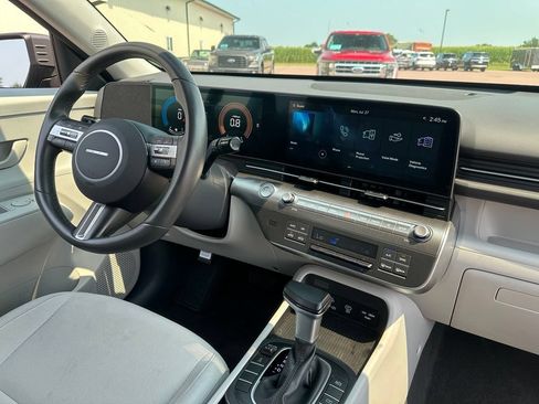 Used 2025 Hyundai Kona SEL AWD/4WD image 32
