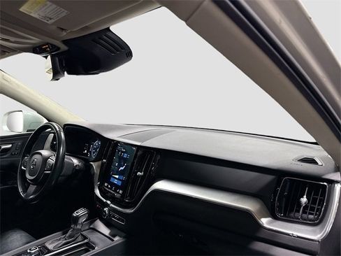 Used 2019 Volvo XC60 T5 Momentum w/ Premium Package image 29