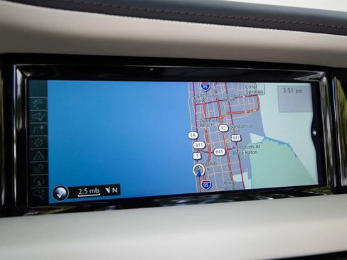 Used 2016 Rolls-Royce Phantom Drophead Coupe image 48