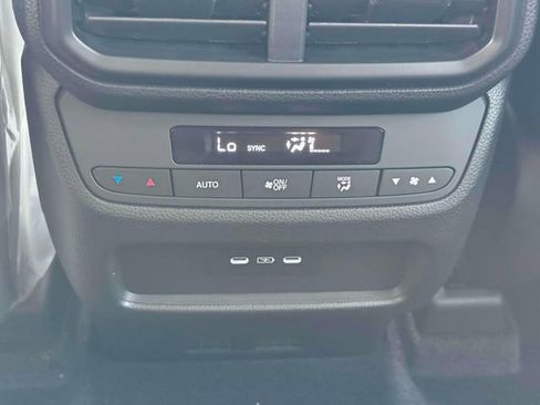 New 2025 Honda Pilot Touring image 33