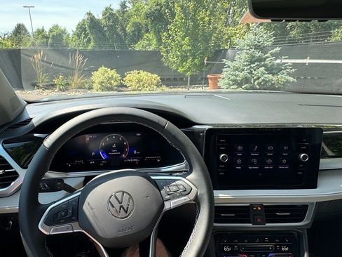New 2025 Volkswagen Taos SE AWD/4WD image 24