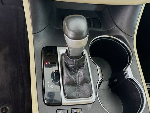 Used 2015 Toyota Highlander XLE image 24