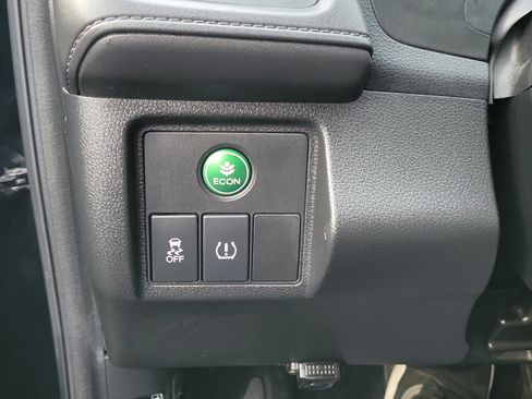 Used 2018 Honda HR-V EX image 16