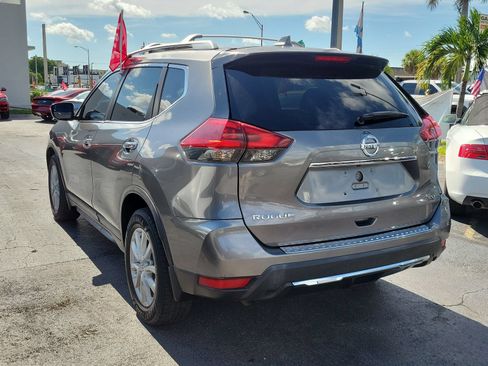 Used 2018 Nissan Rogue SV w/ Premium Package FWD image 6